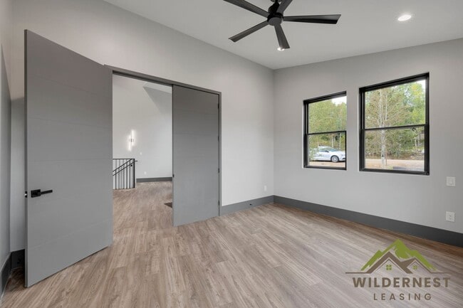 Building Photo - 348 Lake View Dr