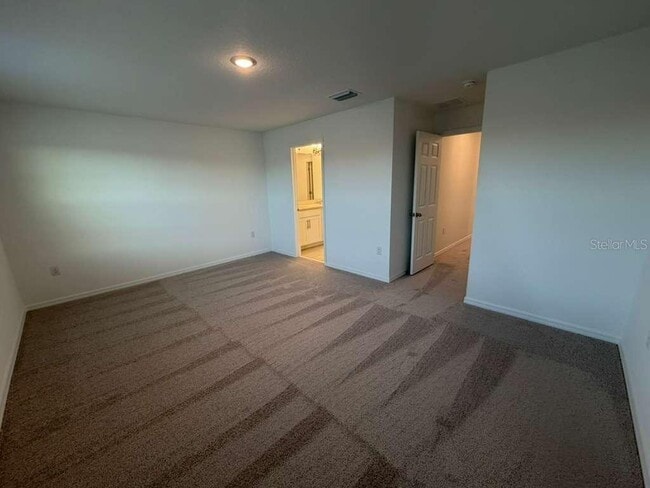 Building Photo - 466 Thompson Vlg Ave