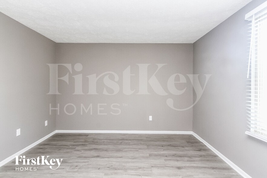 Building Photo - 910 Woodlark Dr