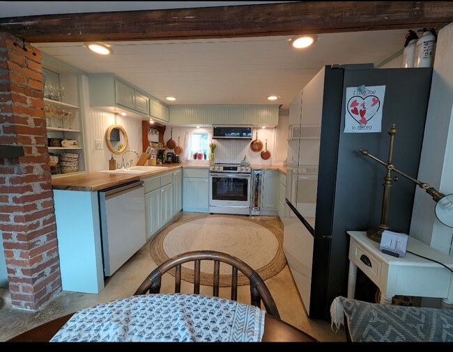 Building Photo - 403 E 53rd St