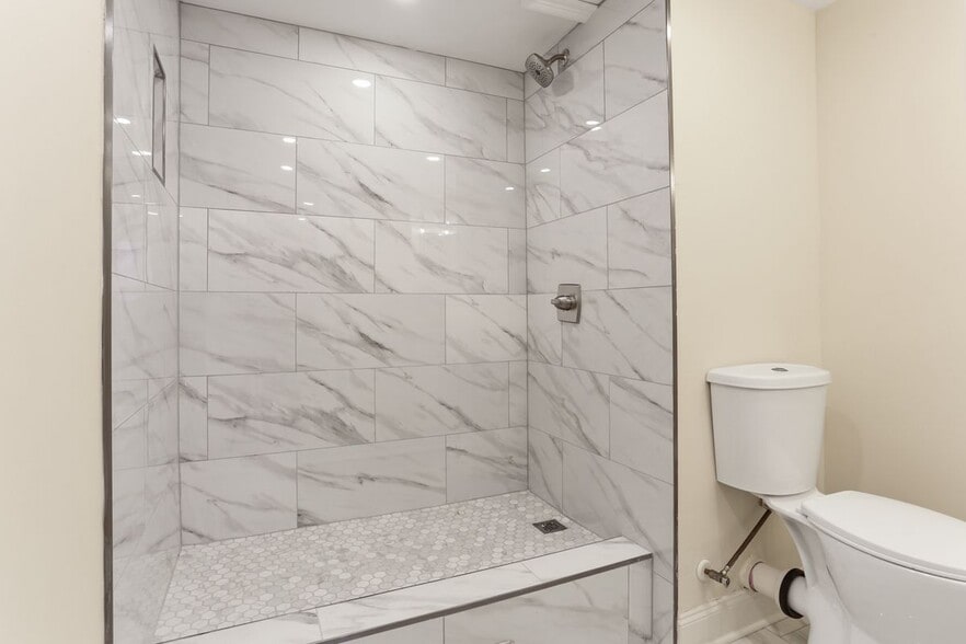 Building Photo - 2100 St Charles Ave