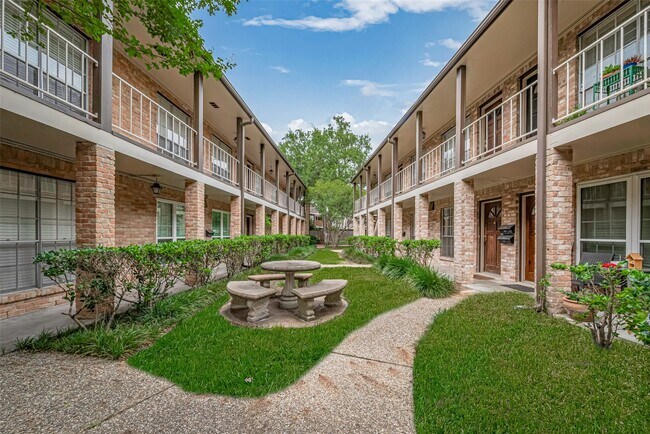 Building Photo - 811 Wax Myrtle Ln