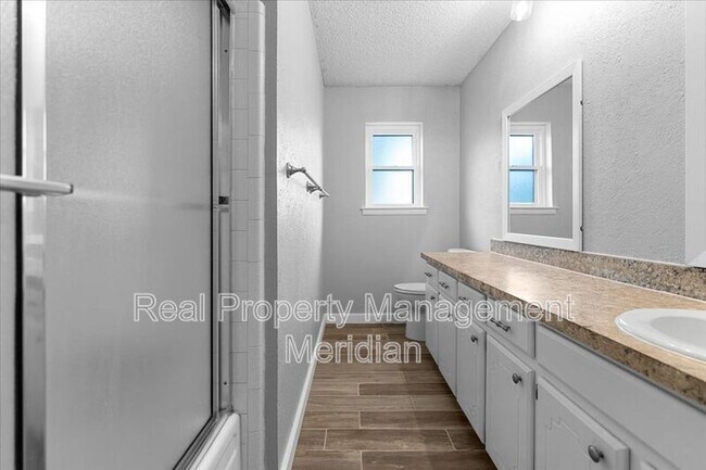 Building Photo - 8725 Irongate Dr