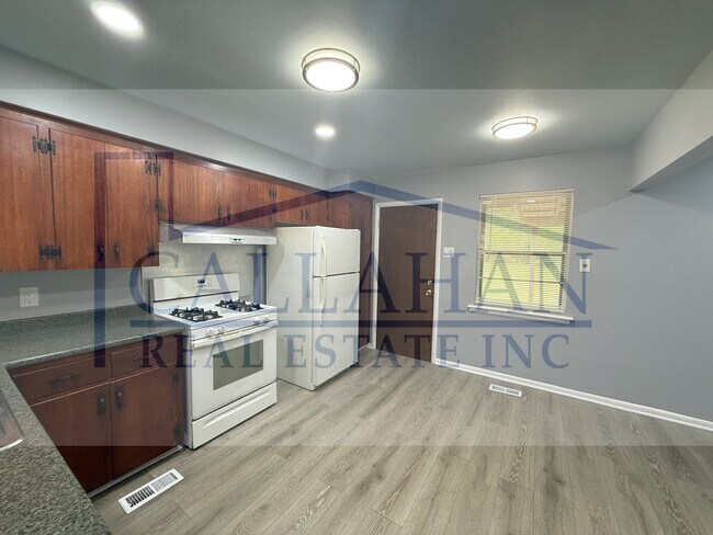 Building Photo - Updated NLR Home