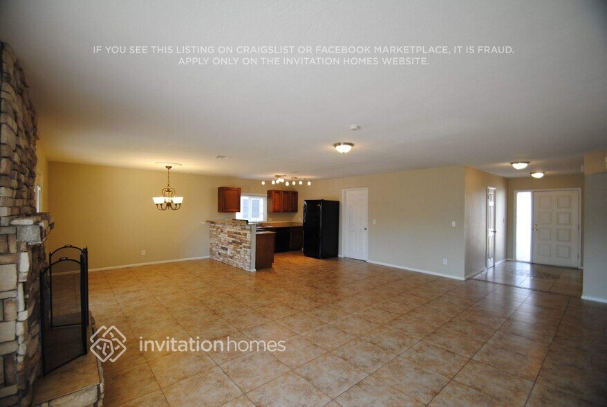 Building Photo - 3439 E Pueblo Ave