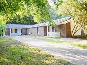 Building Photo - 114 Jedi Ln