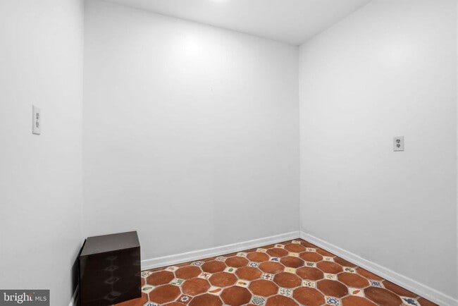 Building Photo - 244 Mathers Rd