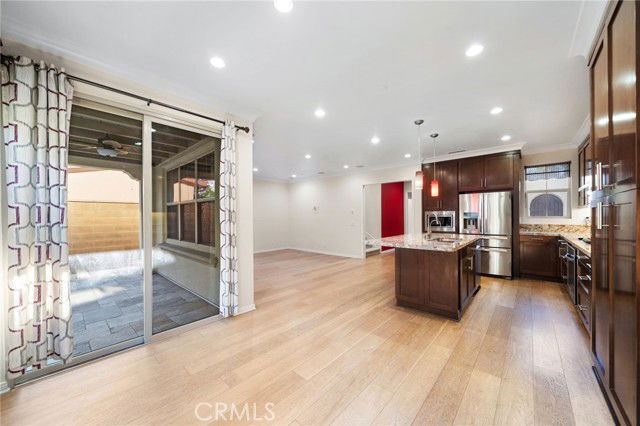 Building Photo - 206 Bancroft