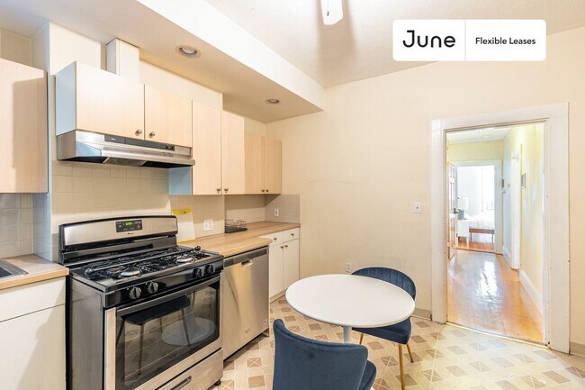 Building Photo - Queen bedroom in 3 bed/1 bath Home