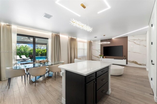 Building Photo - 4642 Pinehurst Trl W