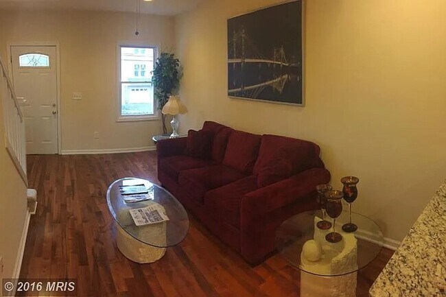 Building Photo - 3 Bedroom 2 Bath in Sparrows Point