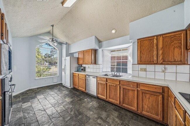 Building Photo - 15974 Oak Mountain Dr