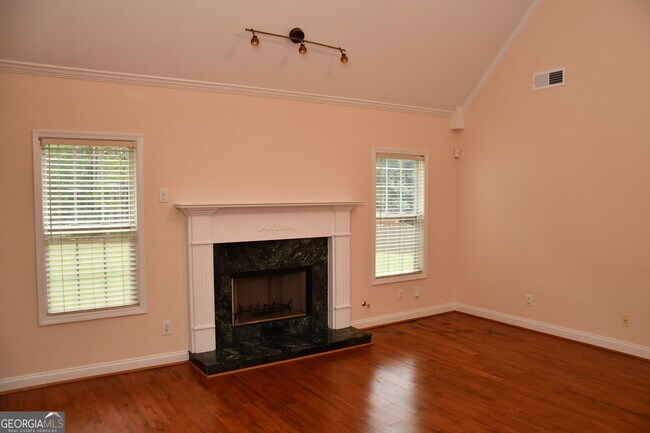 Building Photo - 4235 Old Wood Dr SW