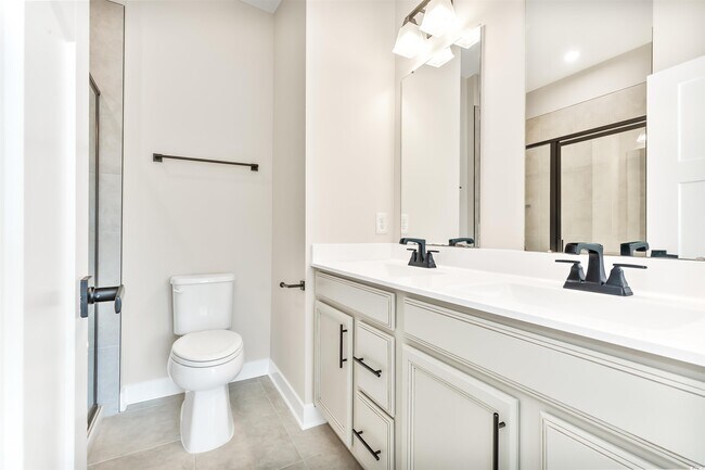 Building Photo - 303 Golan Cir