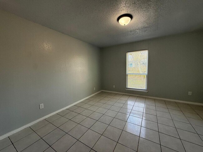 Building Photo - 1311 Hortencia Ave