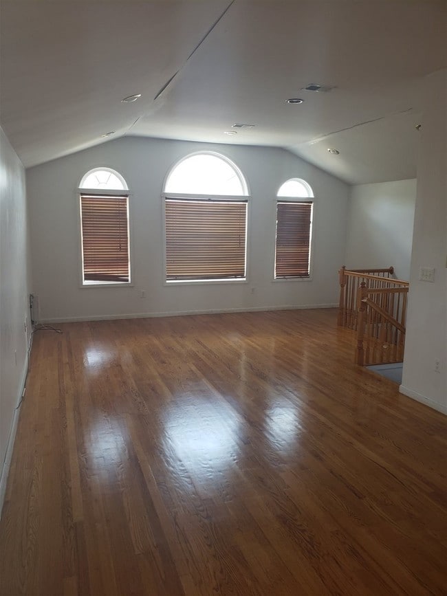 Primary Photo - 75 Columbia Ave