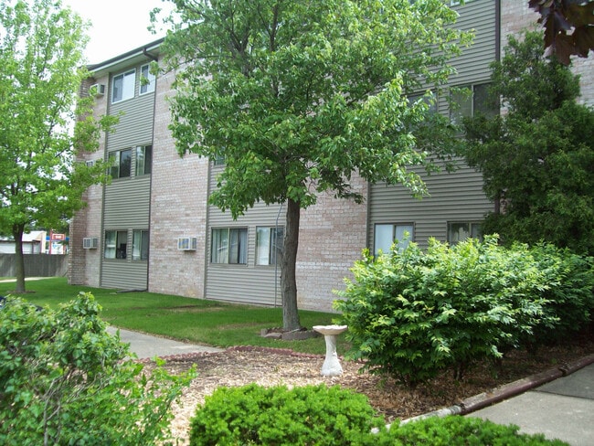 Building Photo - Willow Heights