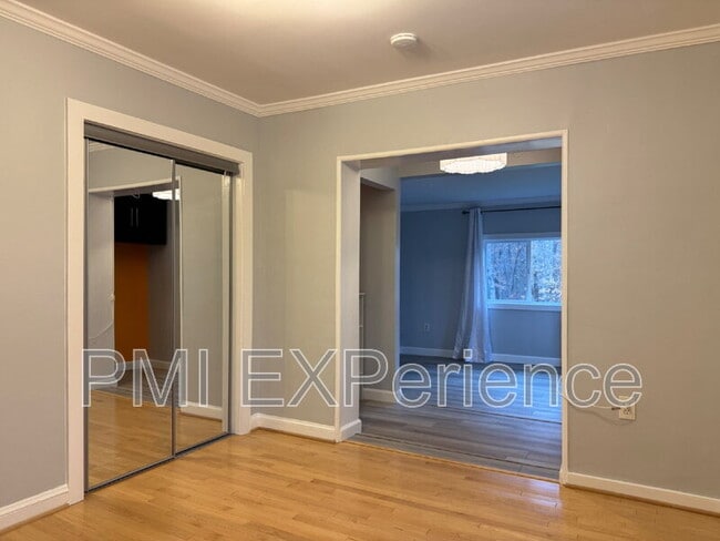 Building Photo - 8203 Comet Dr