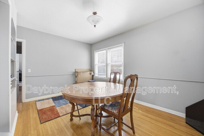 Building Photo - 1221 5th St S