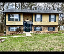 Building Photo - Spacious 3 bed/1.5 bath split foyer in Hid...