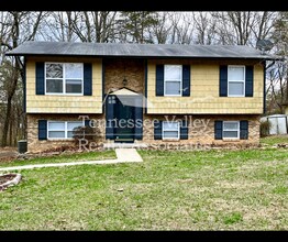 Building Photo - Spacious 3 bed/1.5 bath split foyer in Hid...