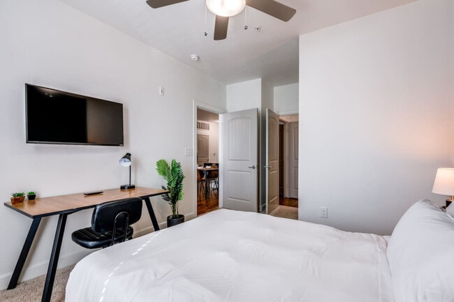 Building Photo - 5250 Town and Country Blvd