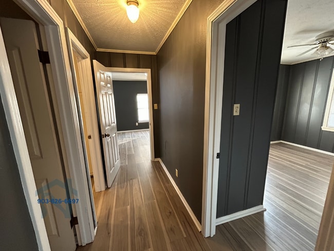 Building Photo - 403 W 41st St