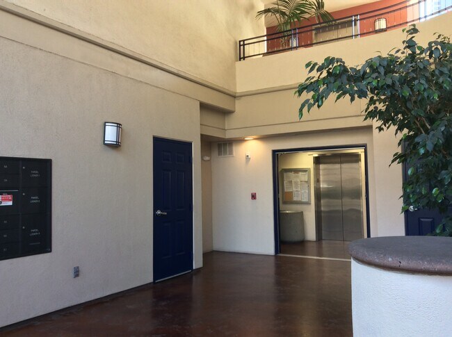 Building Photo - 235 Market St