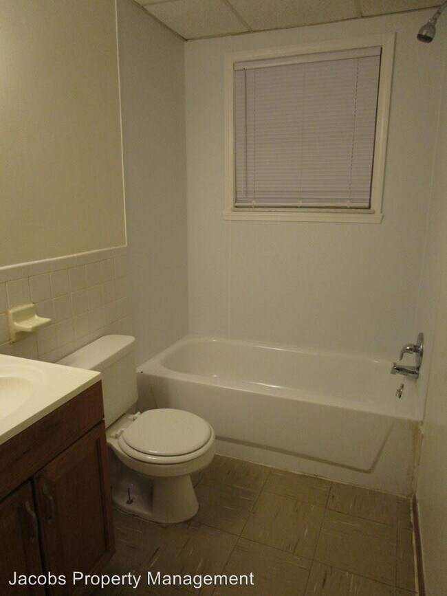 Building Photo - 6180 Circle Dr