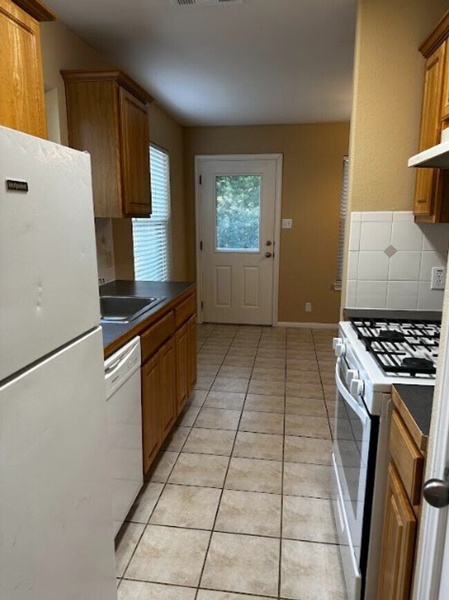 Building Photo - 1bed/1bath - Garage Apt - Central Austin