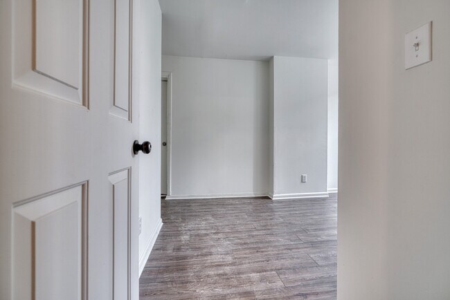 Building Photo - 2324 Callow Ave