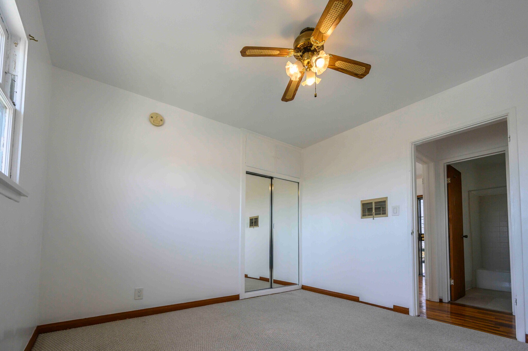 Building Photo - 835 N Wilton Pl