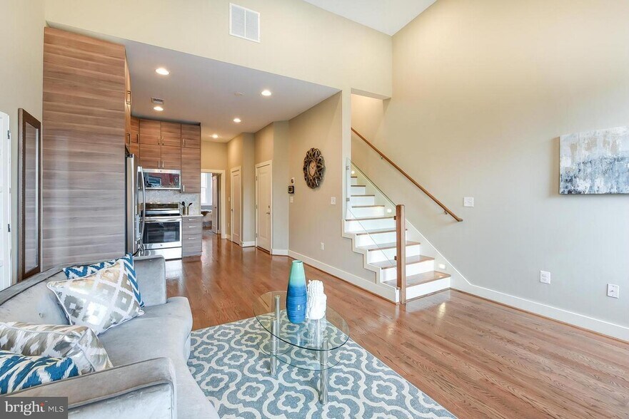 Building Photo - 3 S St NW