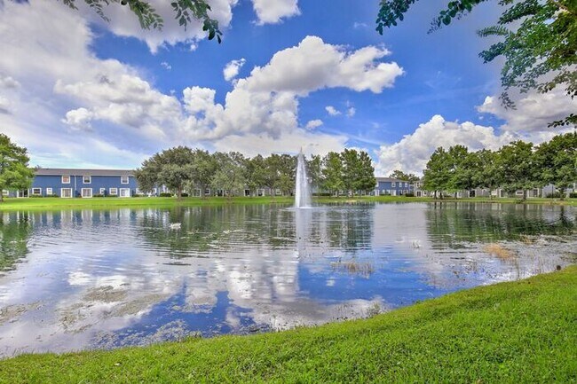 Building Photo - Beautiful 2/2.5 Townhome in the Gated Community of Waterford Villas - East Orlando is Available Now!