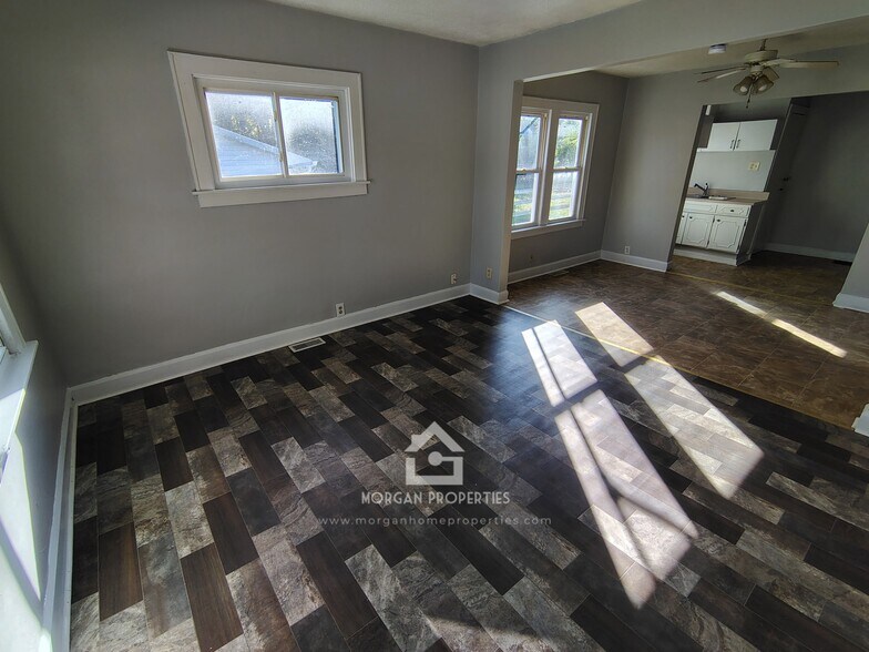 Building Photo - 1323 W 10th St