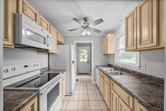 Building Photo - 541 Donna Dr