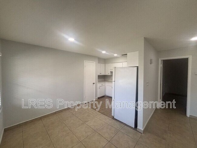 Building Photo - 1031 Columbia Ave