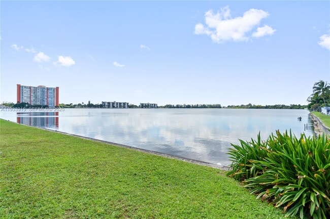 Building Photo - 1300 NE 191st St