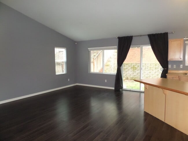 Building Photo - Super-Cute 2-Bedroom Townhome in Great Map...