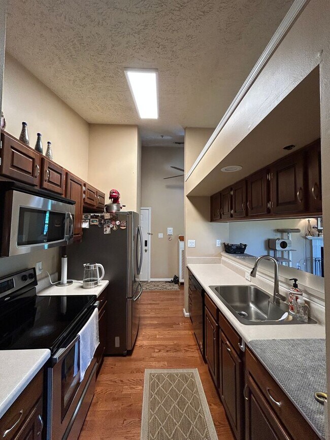 Building Photo - Charming Top-Floor Condo in Laurel Lakes –...