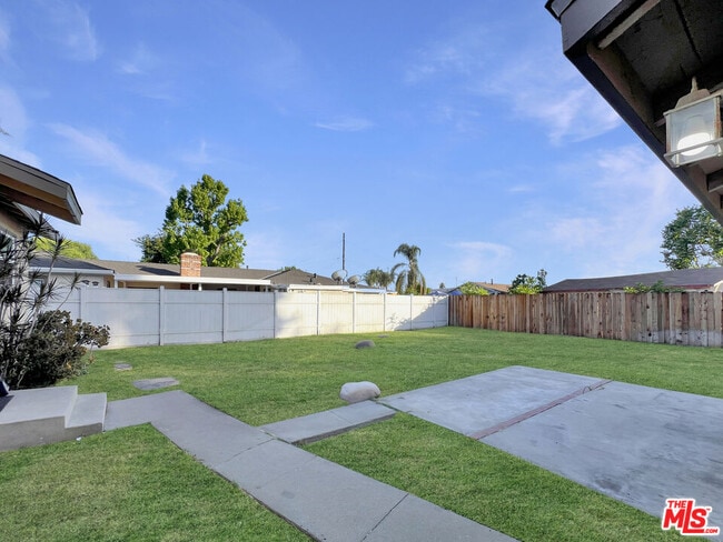 Building Photo - 8905 Nogal Ave