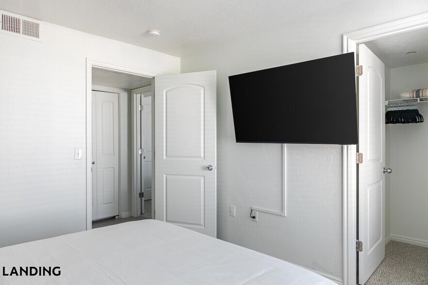 Building Photo - 5657 W Barn Rd