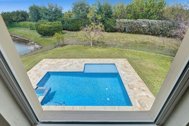 Building Photo - Great Pool Home with excellent lake View in Heron Bay, Parkland