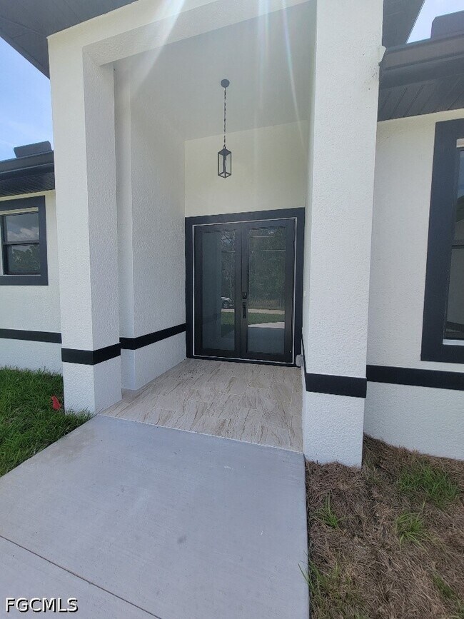 Building Photo - 708 Godwid Ave S
