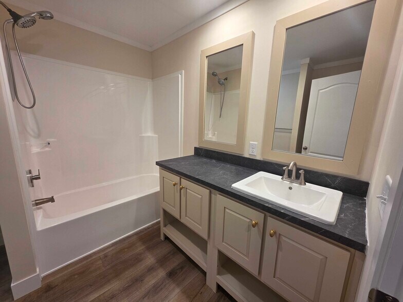 Building Photo - 3644 Chestnut St