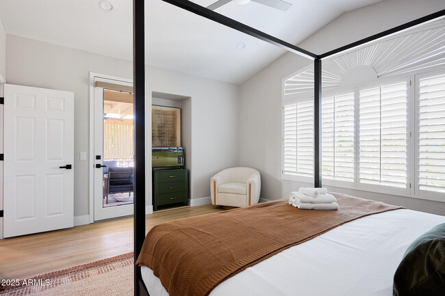 Building Photo - 3202 E Orange Dr