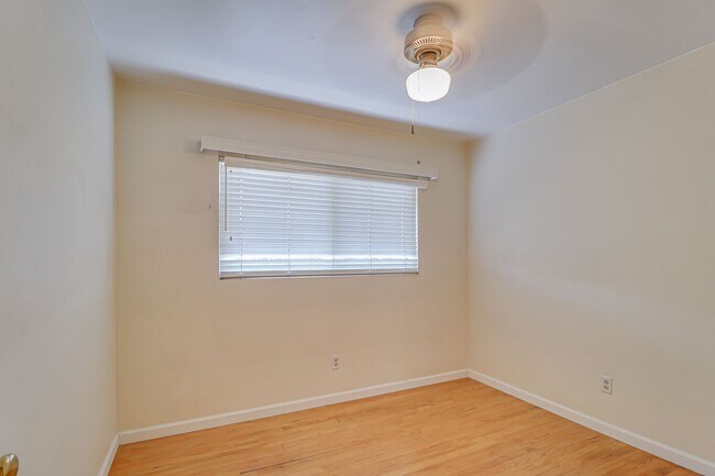 Building Photo - 2301 Faye Ln