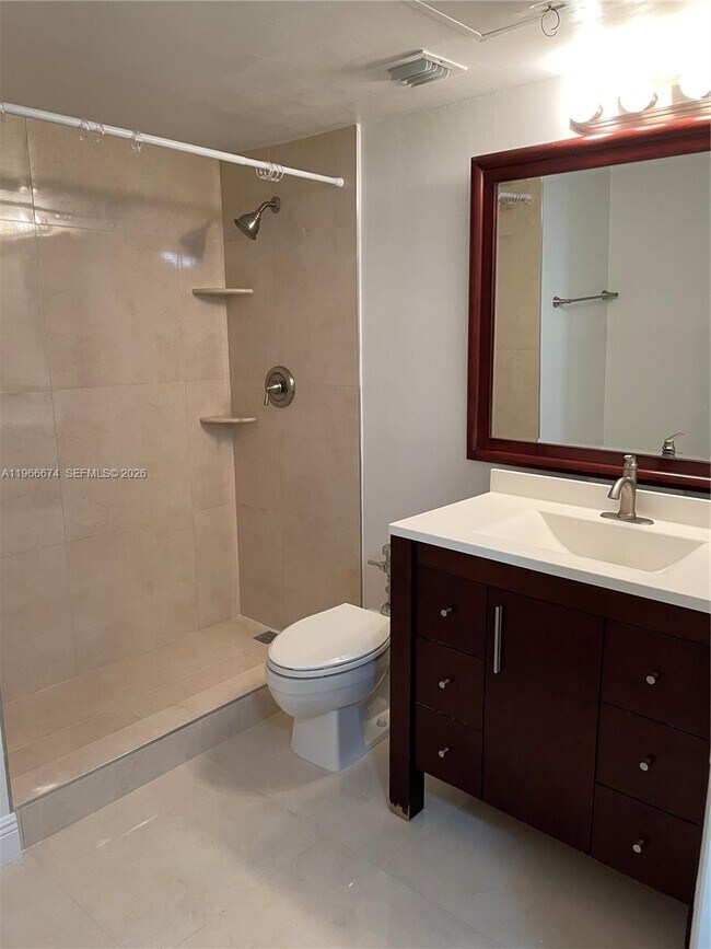 Building Photo - 1500 Bay Rd