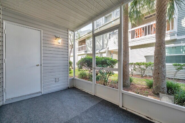 Building Photo - Charming Condo in Stonesthrow – Modern Com...