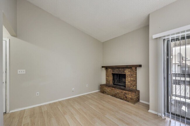 Building Photo - Charming Condo for Rent